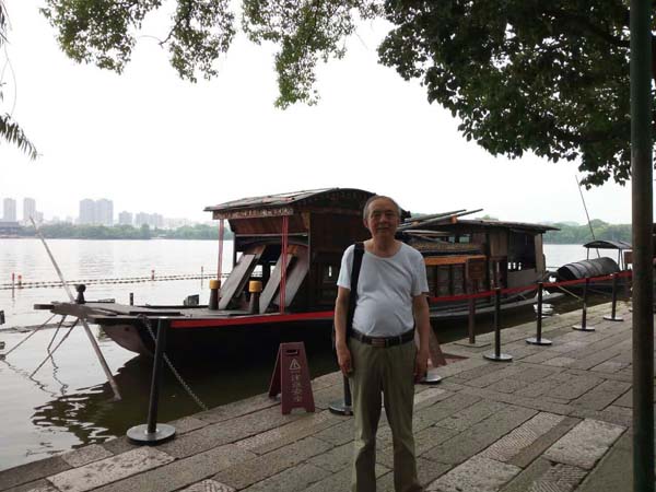 郭来旺院长参观中共一大会议会址