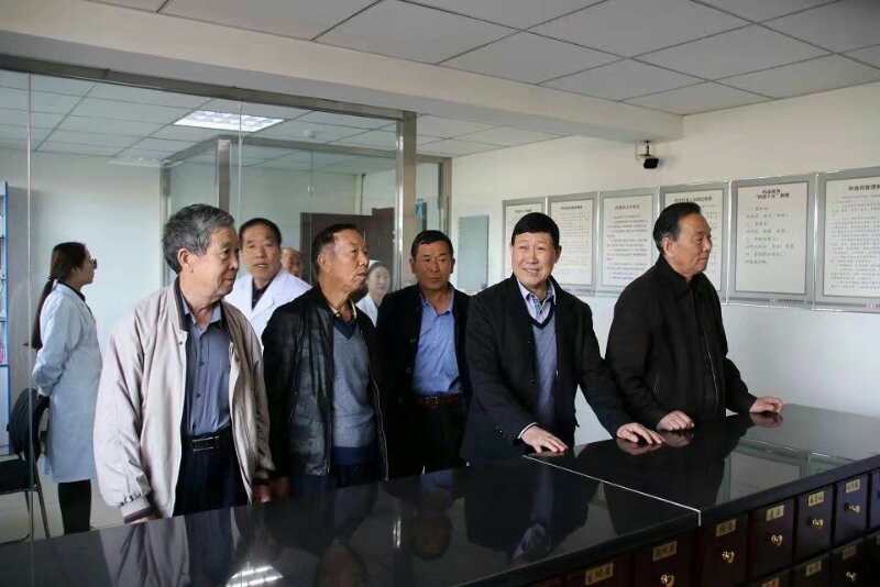 热烈欢迎原36105部队老首长老战友来山西晋康风湿病医院莅临指导