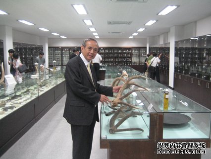 郭来旺参观韩药研究所