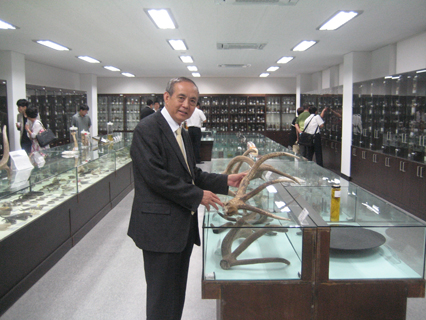 郭来旺参观韩药研究所