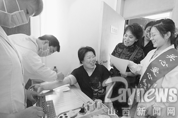 山西晋康风湿病医院给庙前街道办社区干部做免费体检（图）